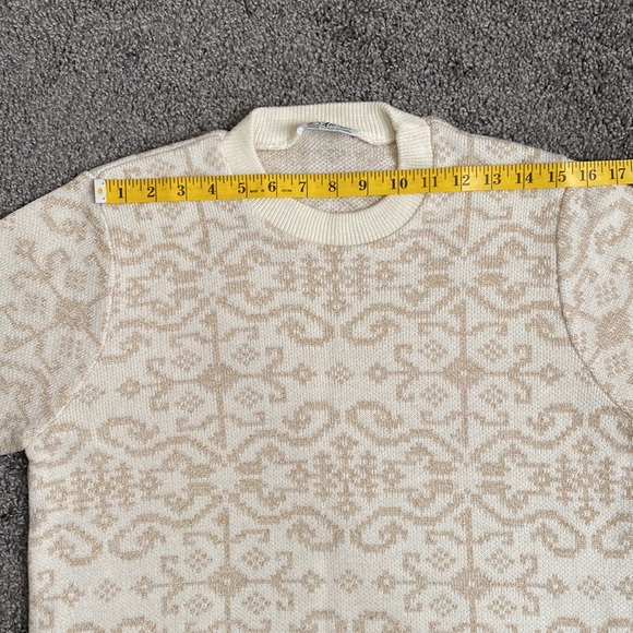 Vintage Holiday Sweater with Gold Pattern - Picture 9 of 10